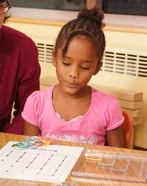 Stretching young minds with geoboards